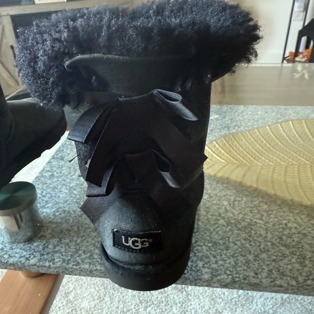 UGG® Bailey Bow II Boot - Big Kid - Black size 5Y - Picture 5 of 10